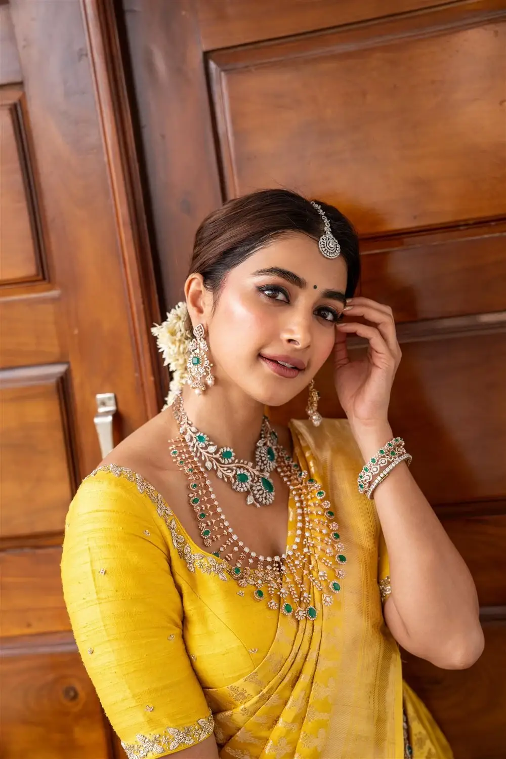 TELUGU ACTRESS POOJA HEGDE IN YELLOW SILK SAREE 4